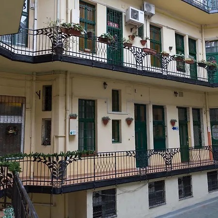 Homestay Guest In The Center Of